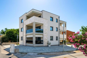 Salt Bloom Apartments Nin